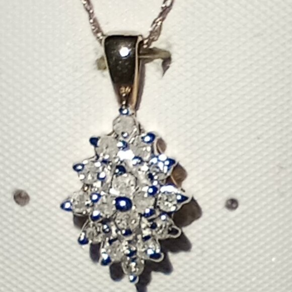 CLOSEOUT - 10k Yellow Gold 0.25ctw Round Diamond Cluster Pendant with Chain - Picture 1 of 4